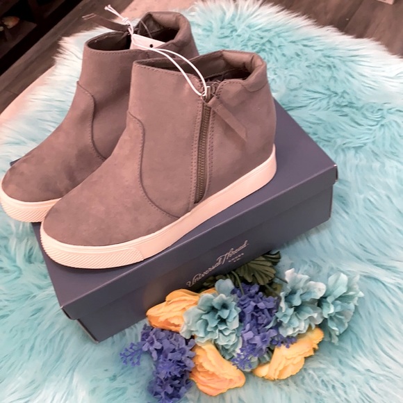 NEW! Cindy Grey Side Zipper Bootie Shoes - Picture 2 of 4